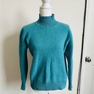 100% cashmere sweater by Bloomingdales L